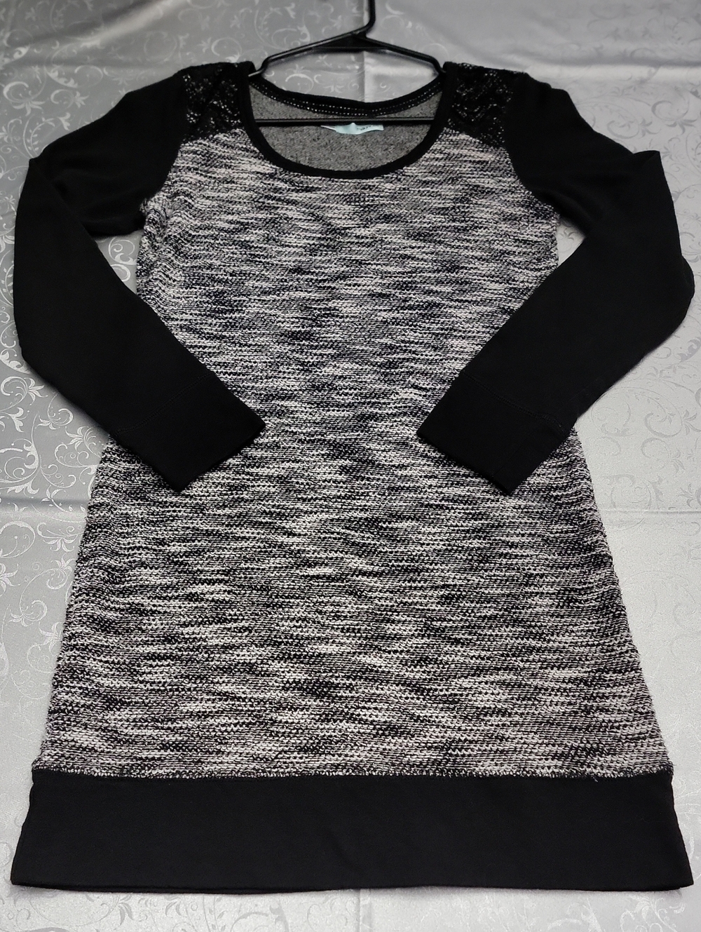 Maurices Marled Knit Sweater Dress Size M Black Gray Lace Shoulder Long Sleeve